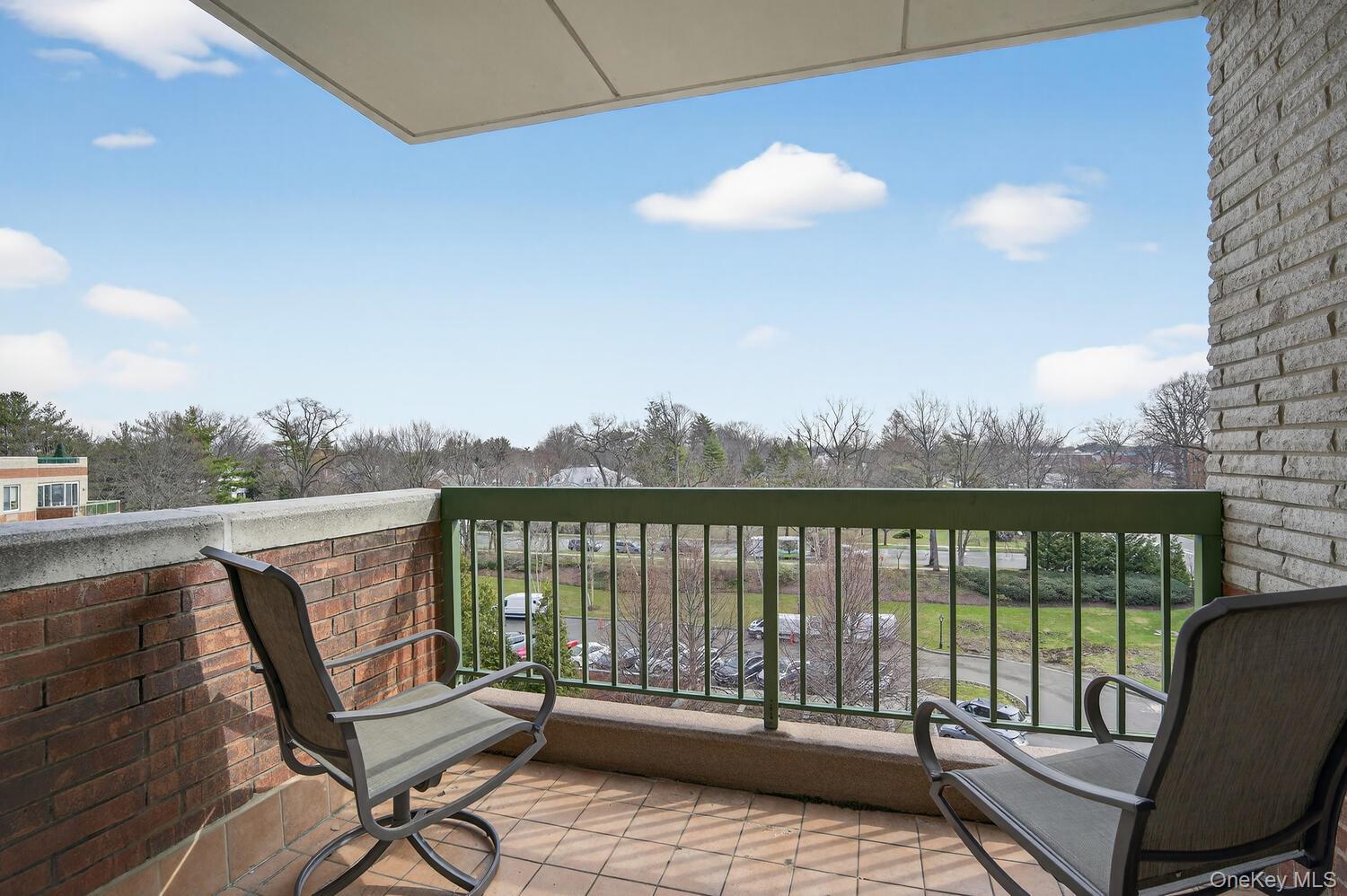 100 Hilton Avenue 601 Property Photo 15