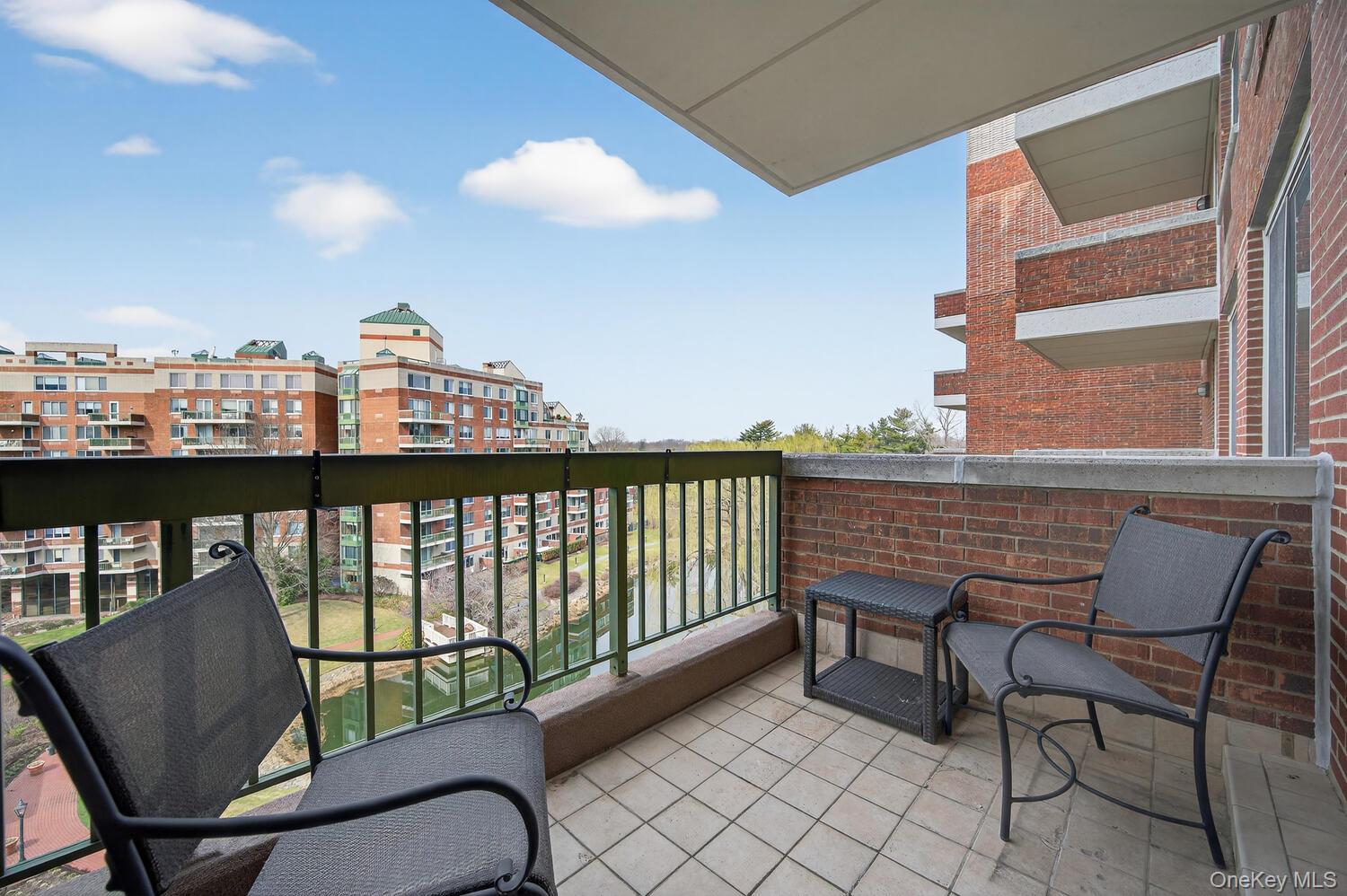 100 Hilton Avenue 601 Property Photo 16