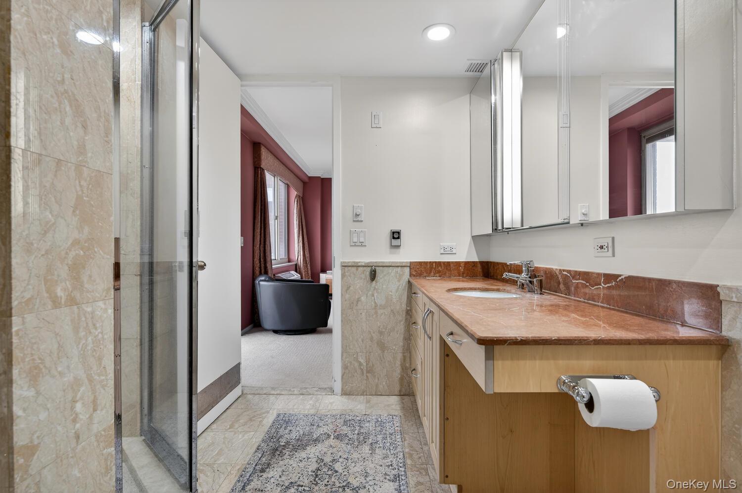 100 Hilton Avenue 601 Property Photo 20
