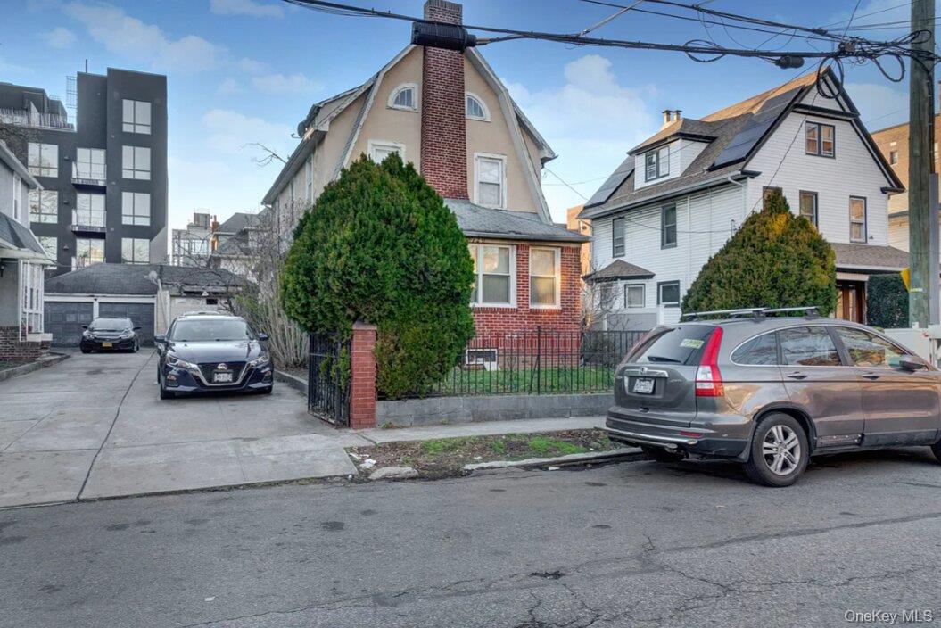720 E 35th Street Property Photo 1