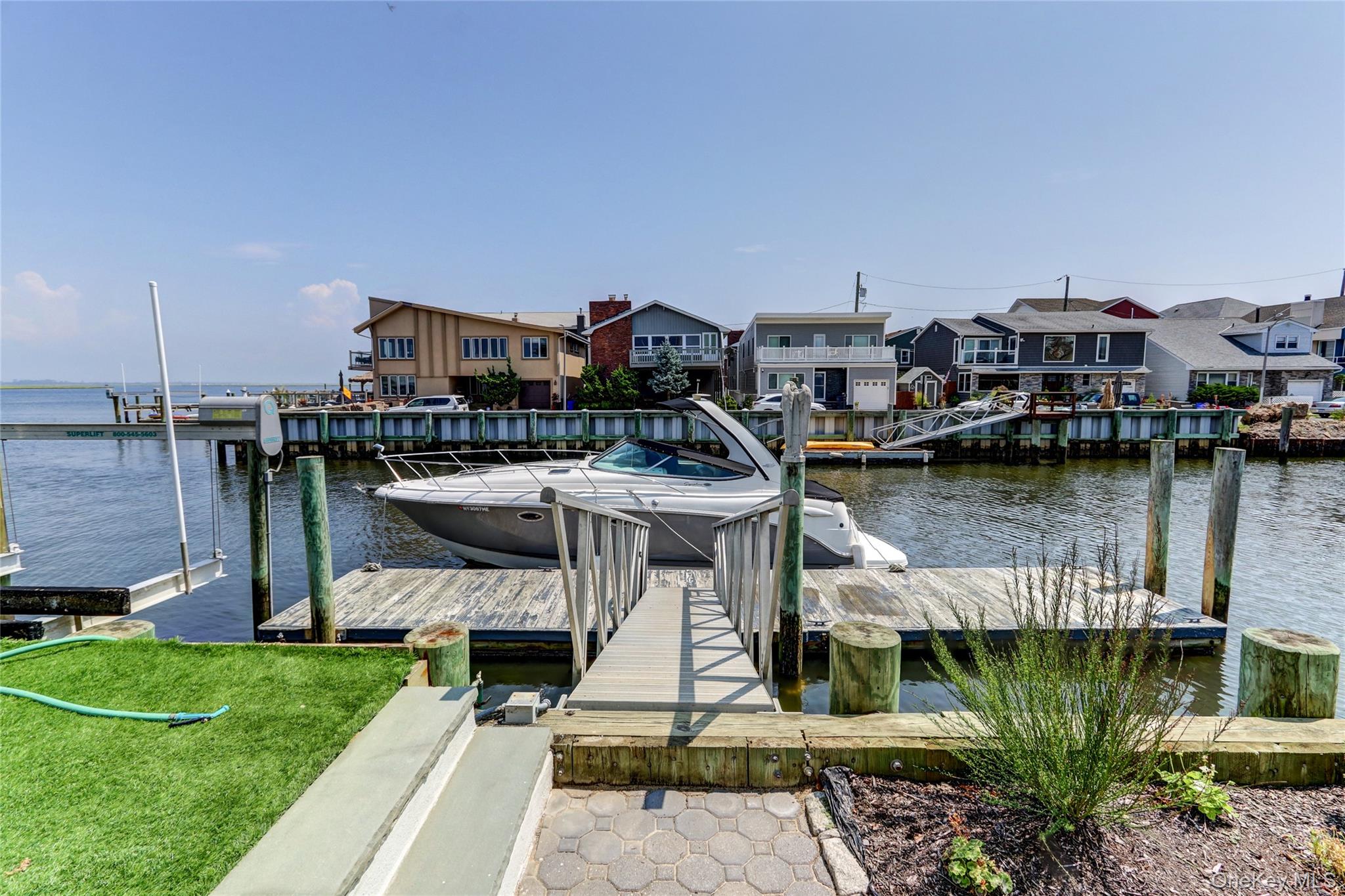 609 E Bay Drive Property Photo 3