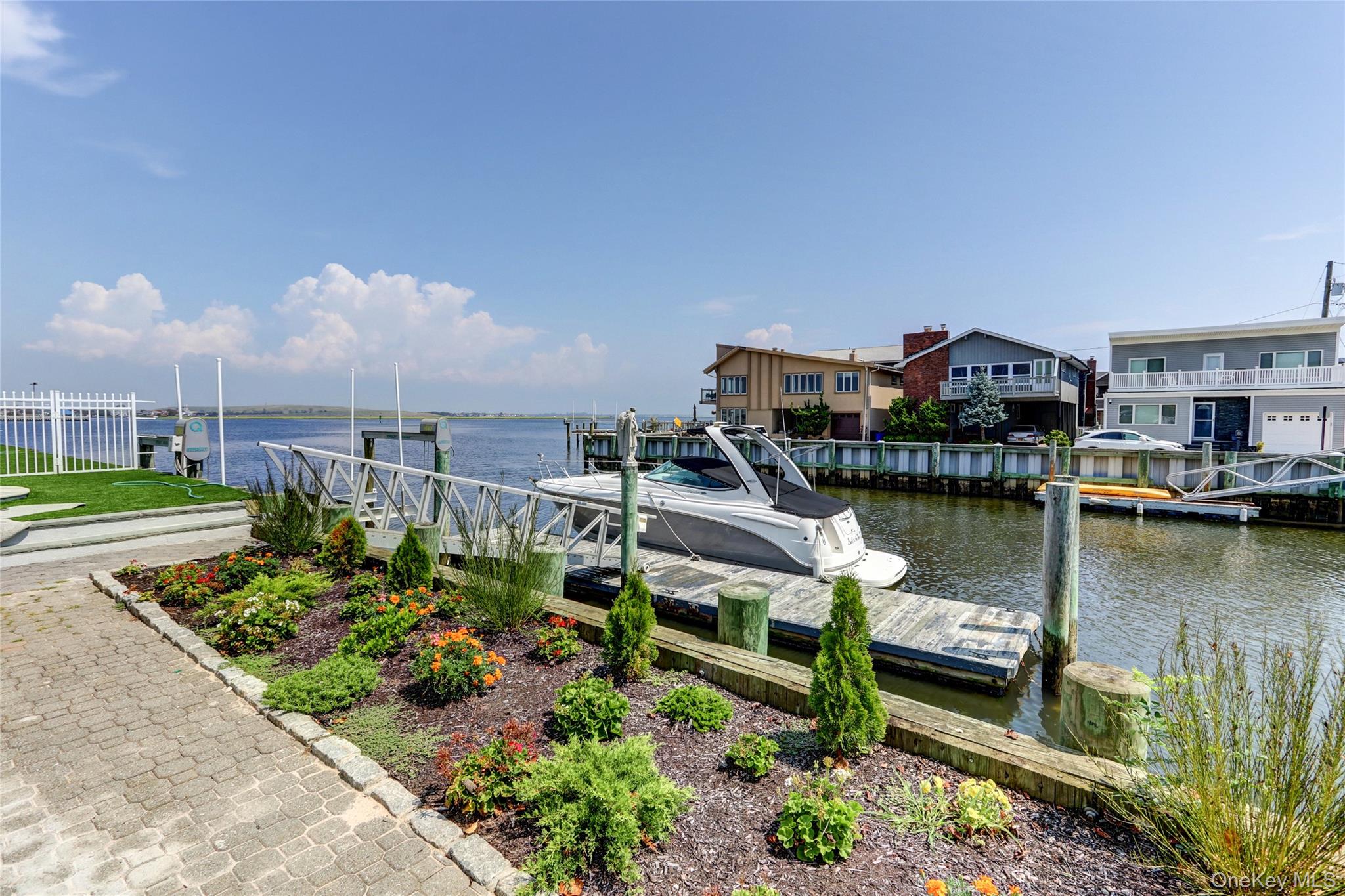 609 E Bay Drive Property Photo 4