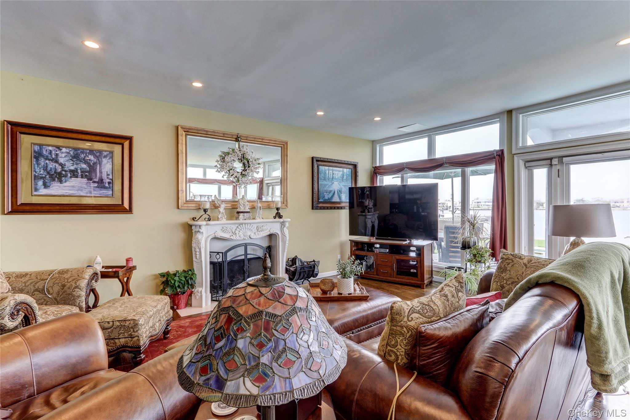 609 E Bay Drive Property Photo 11