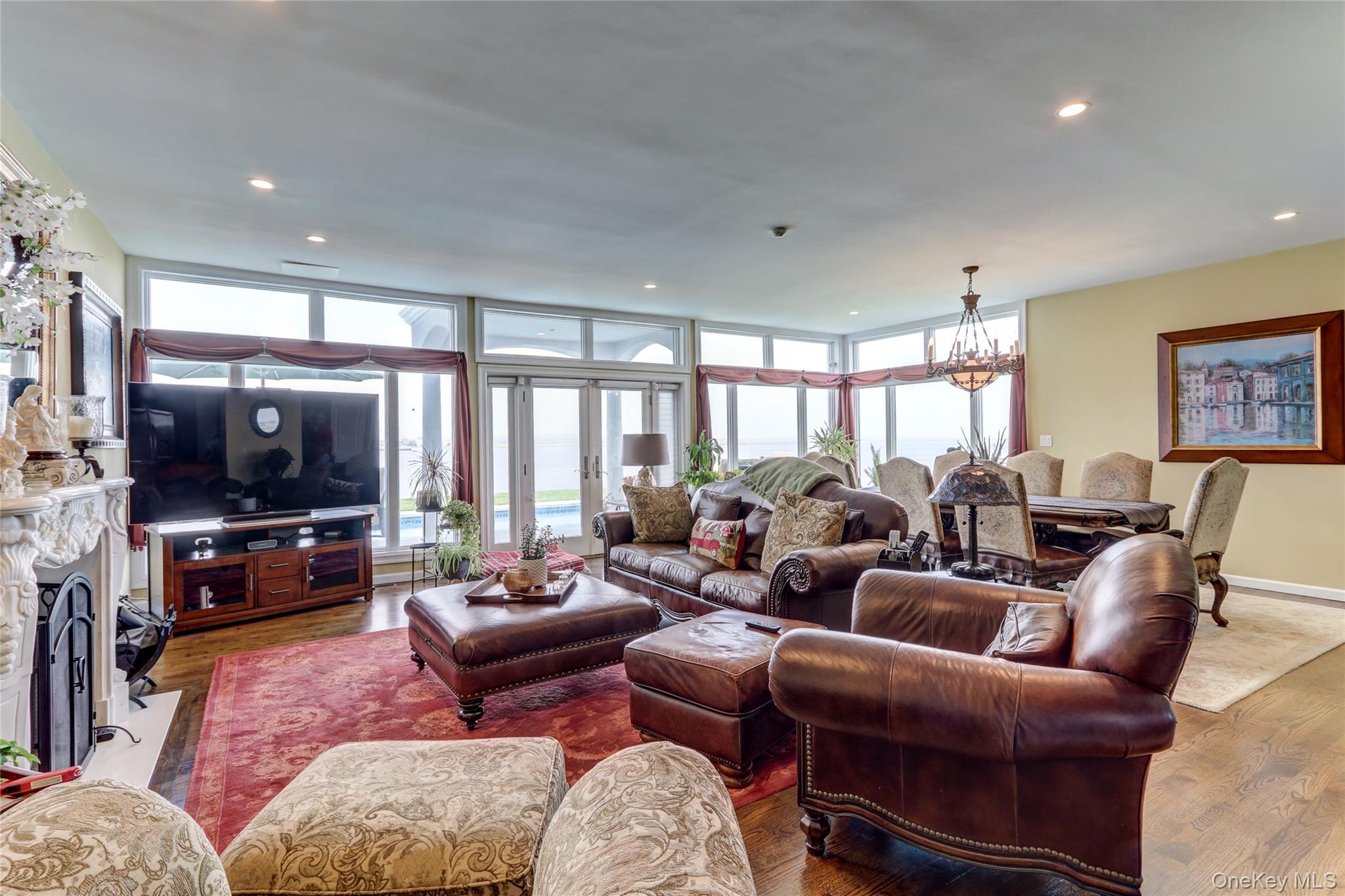 609 E Bay Drive Property Photo 12