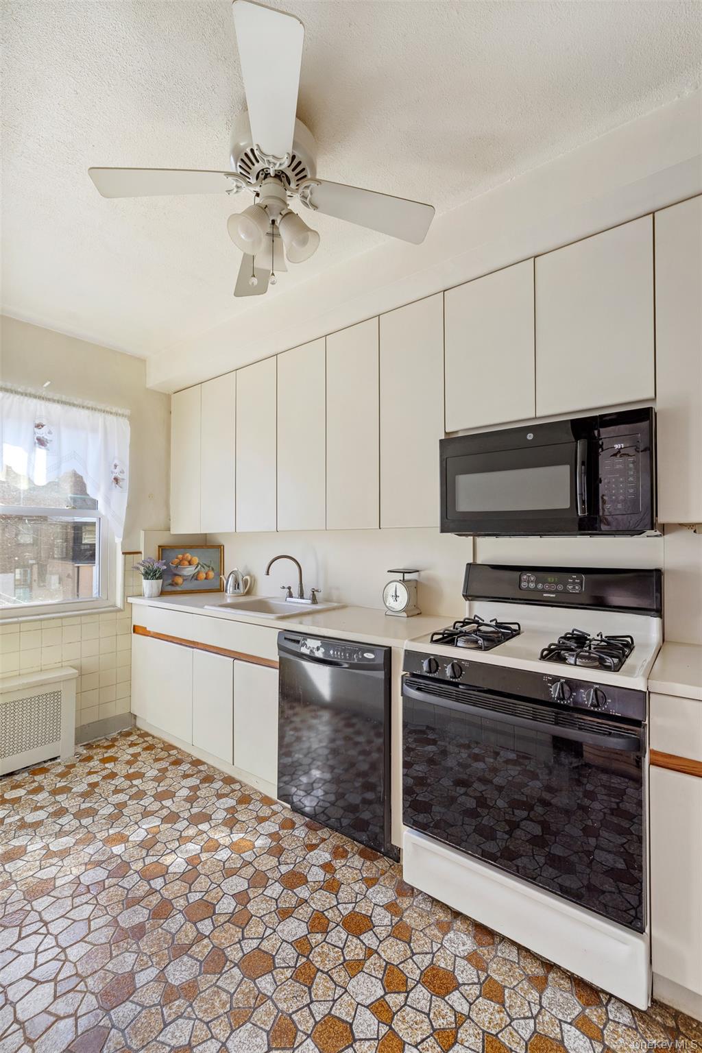 7709 82nd Street Property Photo 9