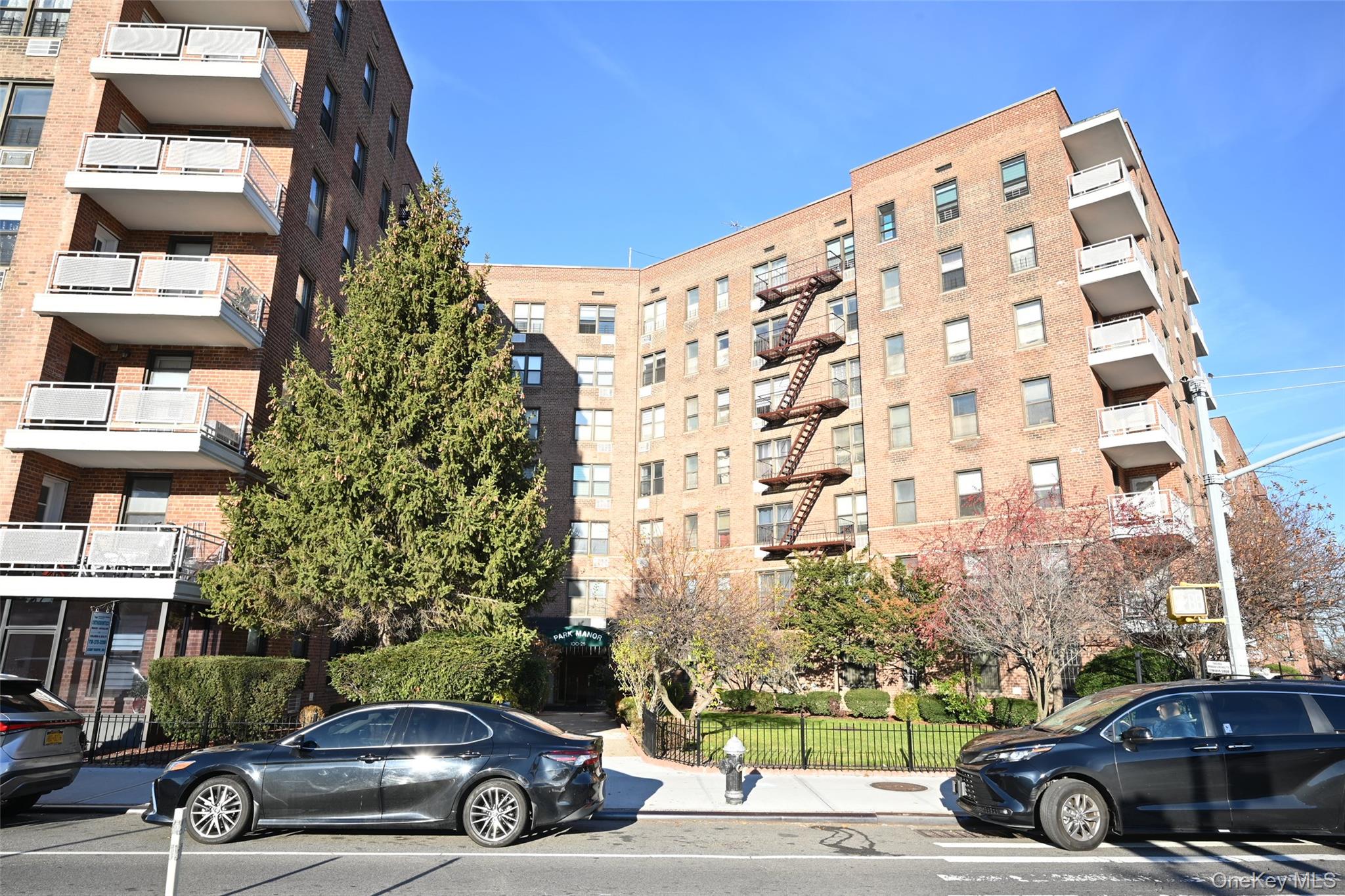 100-25 Queens Boulevard 7M Property Photo 1