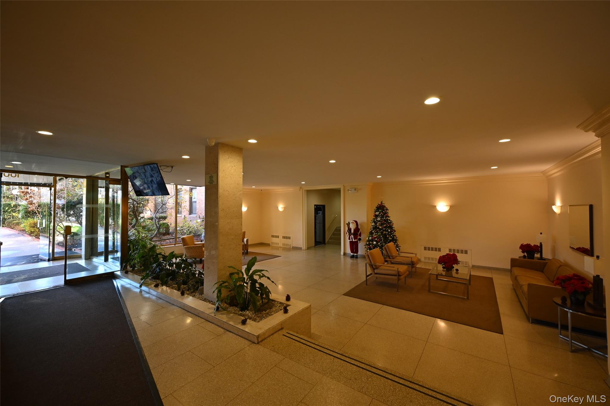 100-25 Queens Boulevard 7m Property Photo 2
