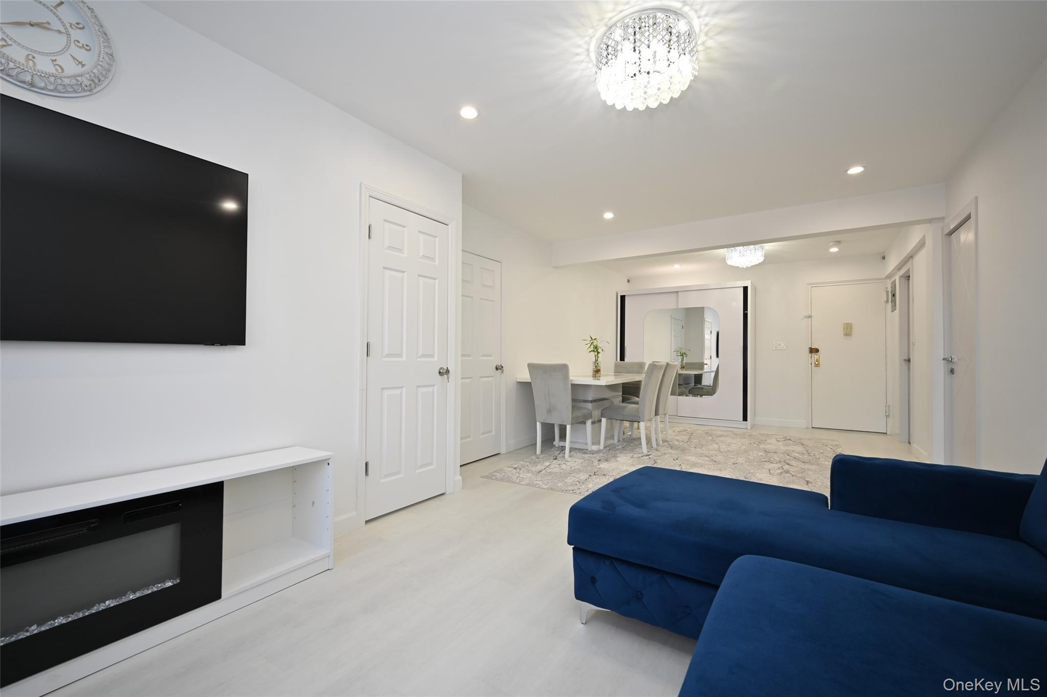 100-25 Queens Boulevard 7m Property Photo 11