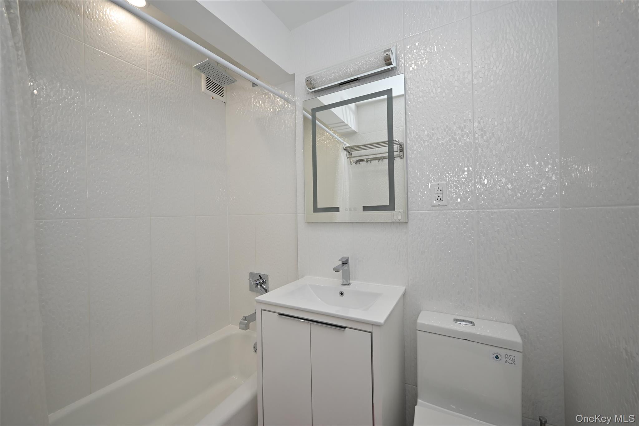 100-25 Queens Boulevard 7m Property Photo 12