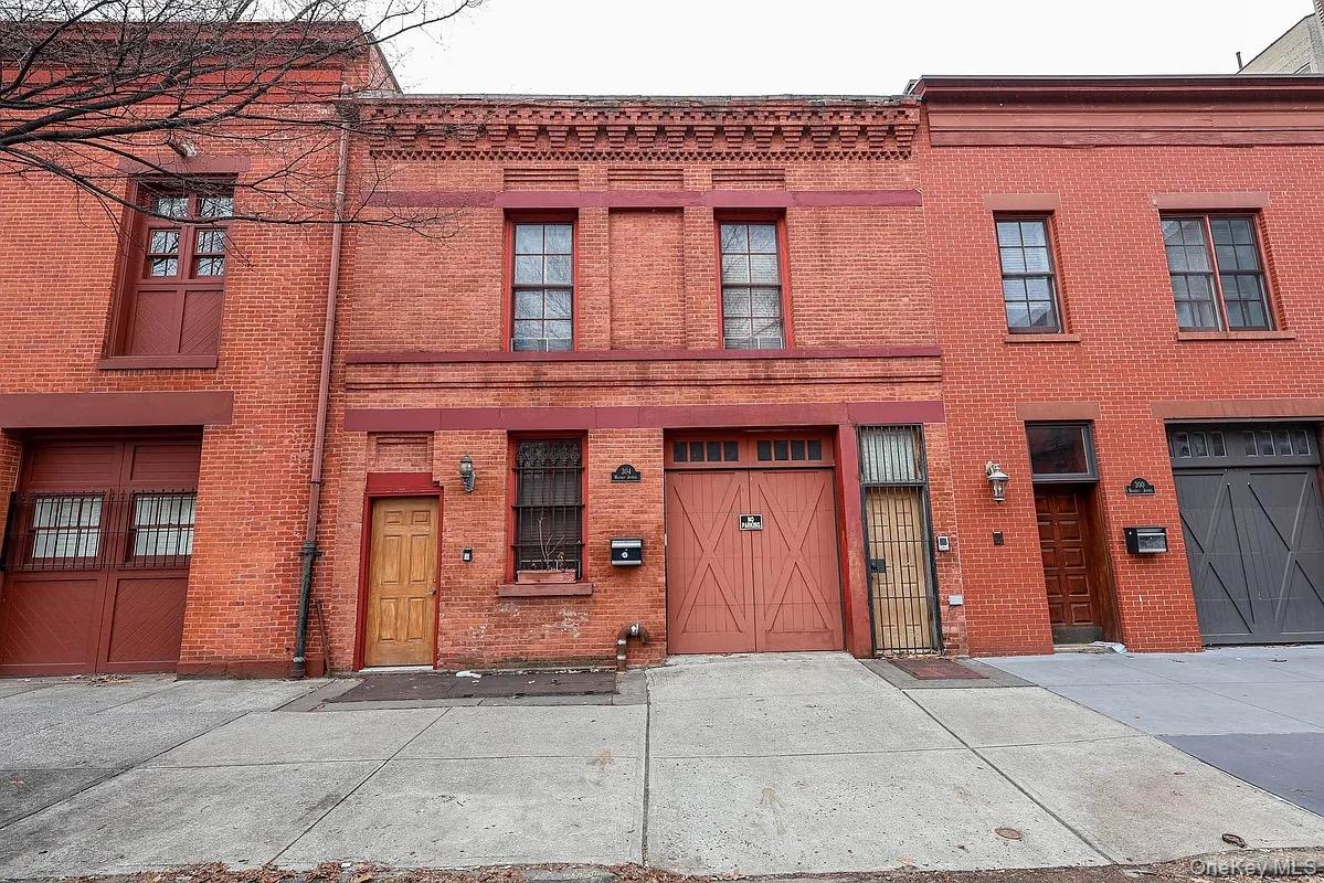 304 Waverly Avenue Property Photo 1
