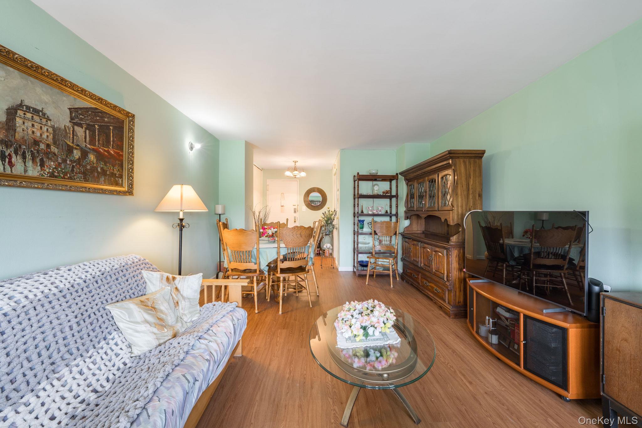 85-15 Main Street 3e Property Photo 5