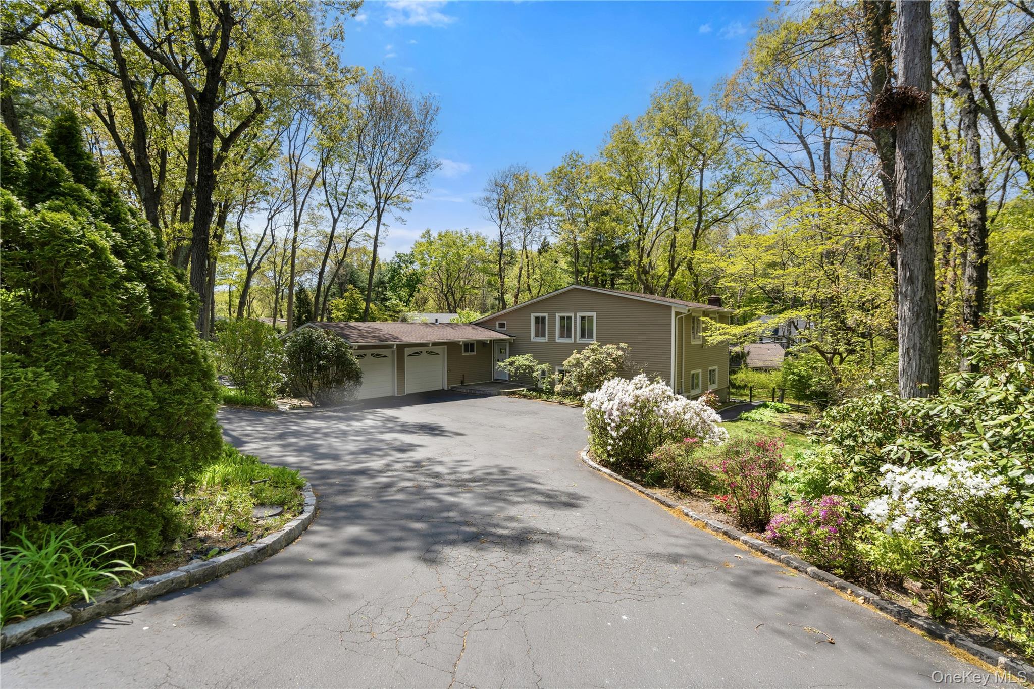 6 Split Oak Drive Property Photo 1