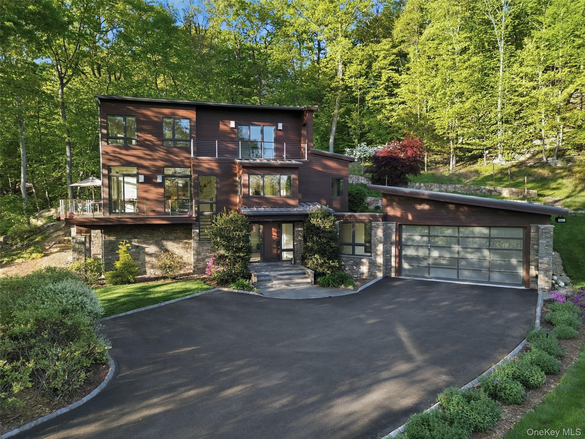 2 Lakeridge Drive Property Photo 1