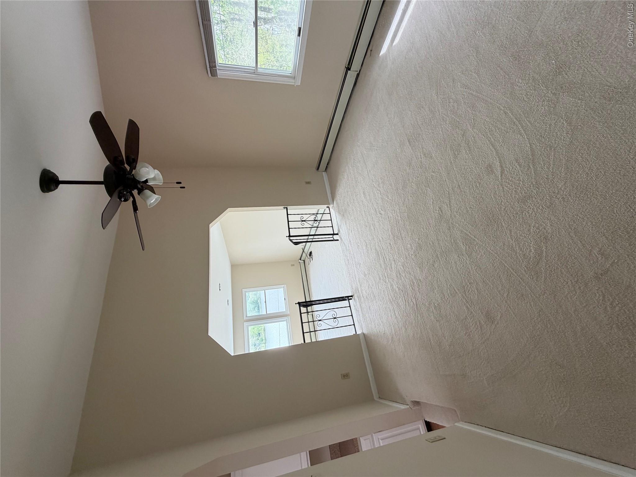 165 W Lakeshore Drive Property Photo 9