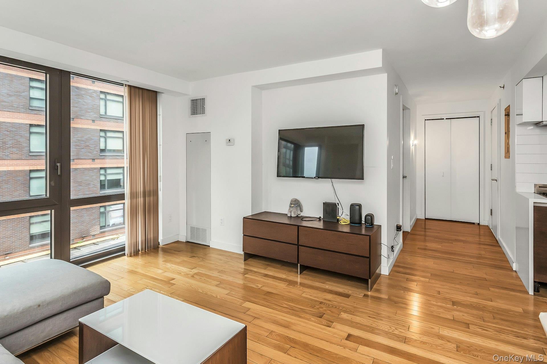 39-16 Prince Street 5e Property Photo 6
