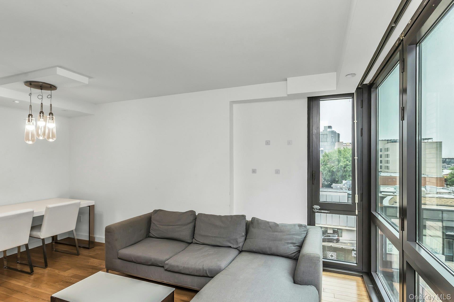 39-16 Prince Street 5e Property Photo 7