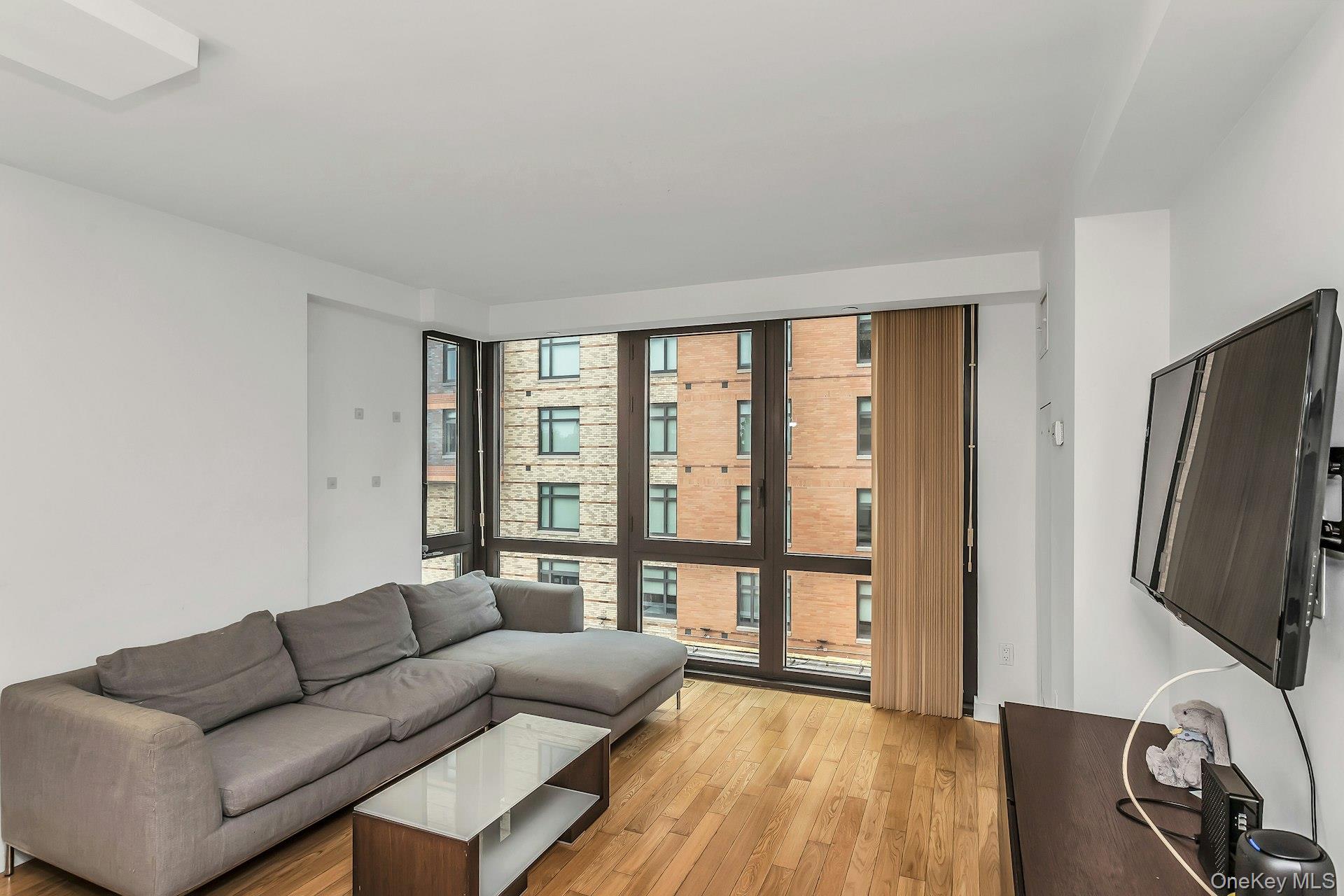 39-16 Prince Street 5e Property Photo 8