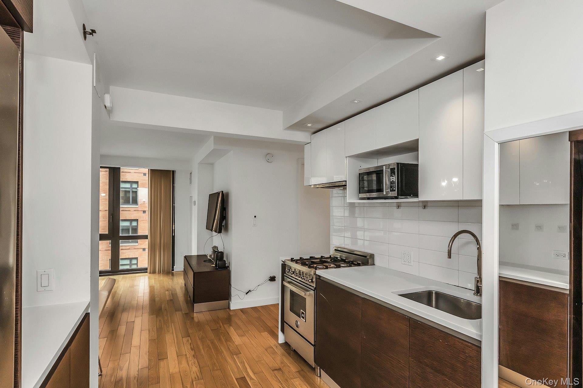 39-16 Prince Street 5e Property Photo 13