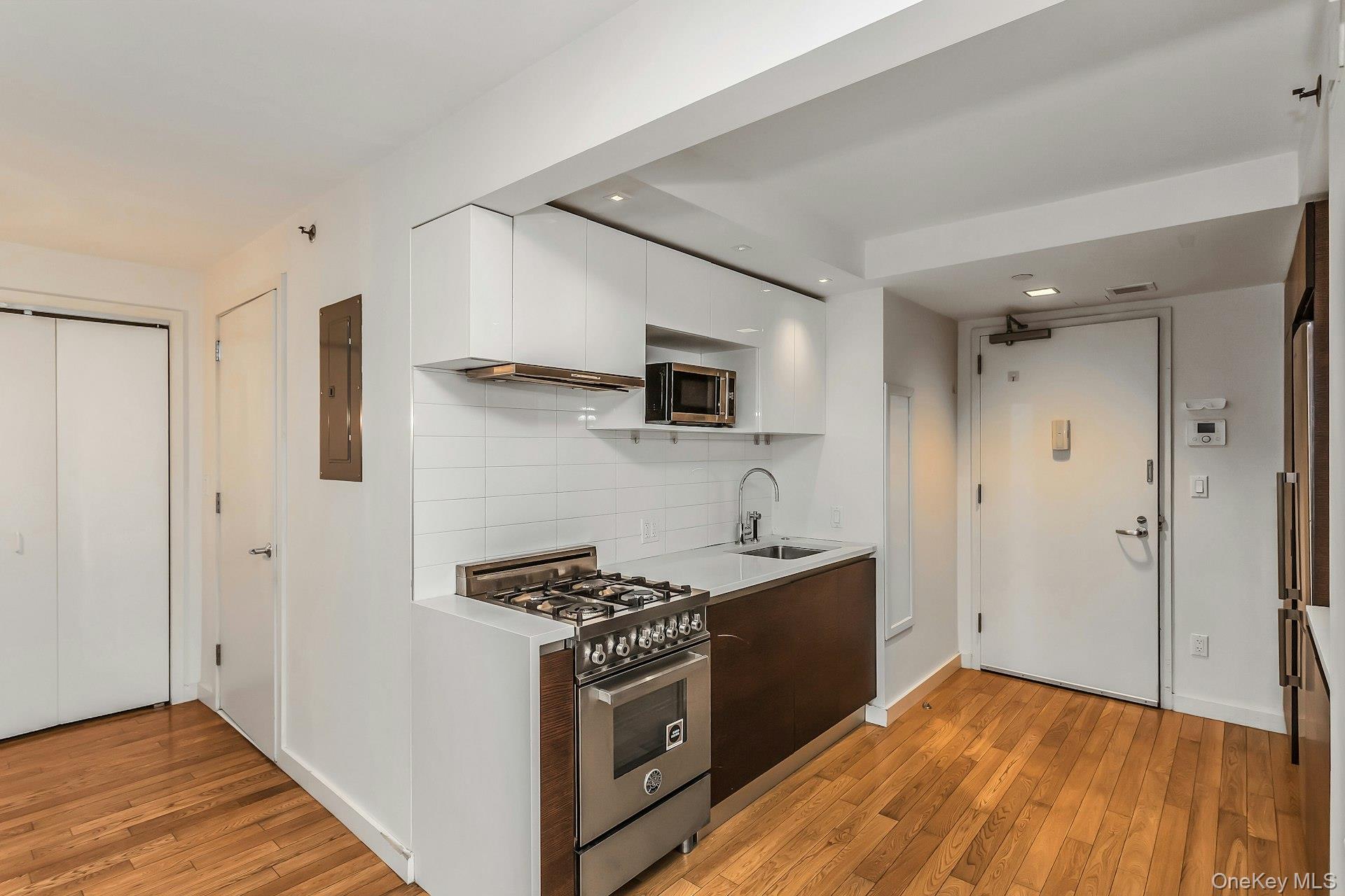 39-16 Prince Street 5e Property Photo 15