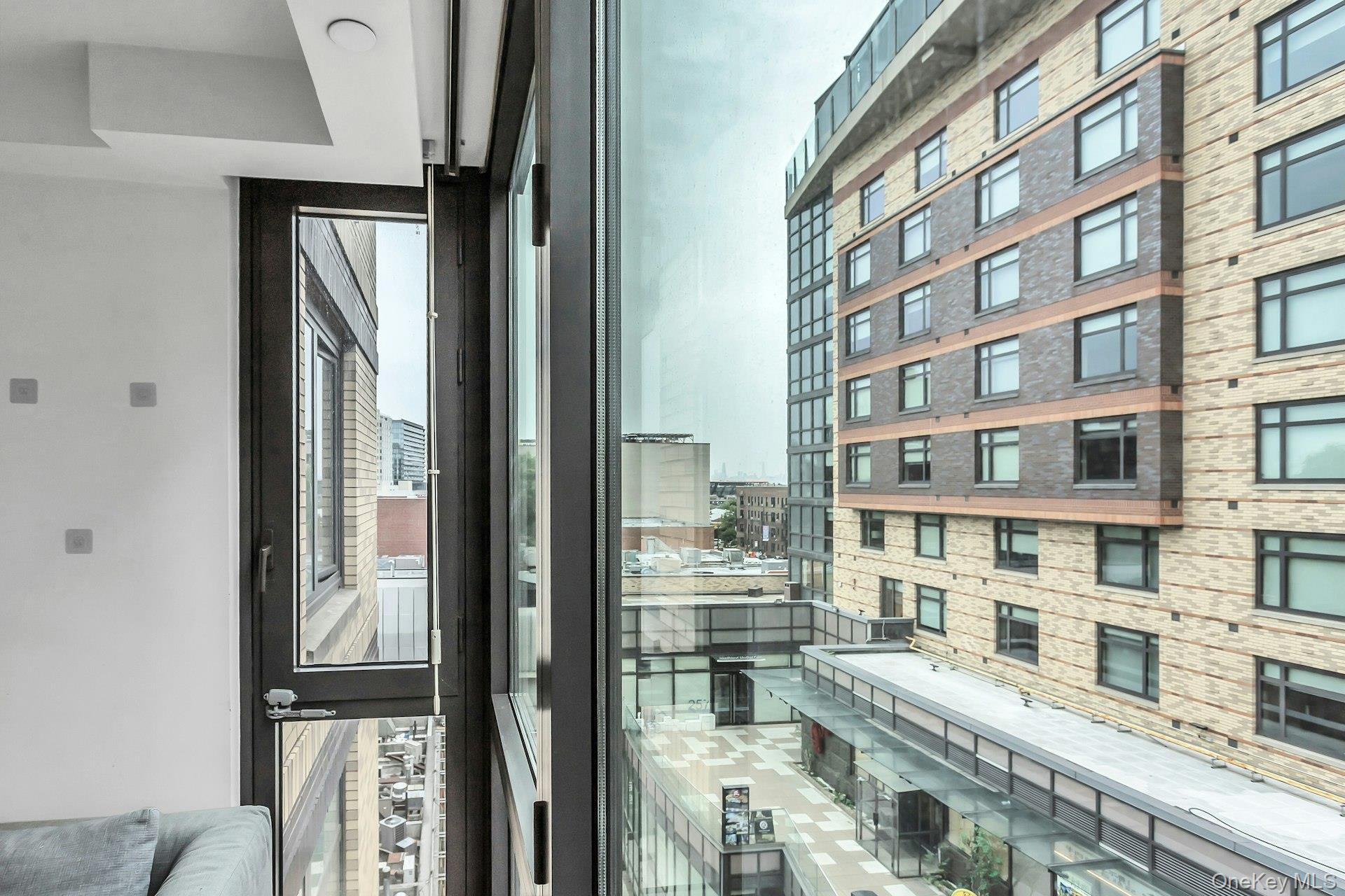 39-16 Prince Street 5e Property Photo 23