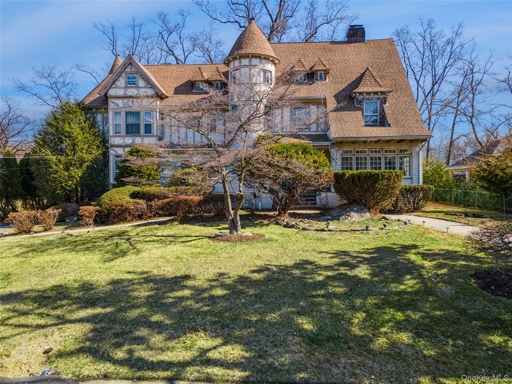 7 The Court Property Photo 1