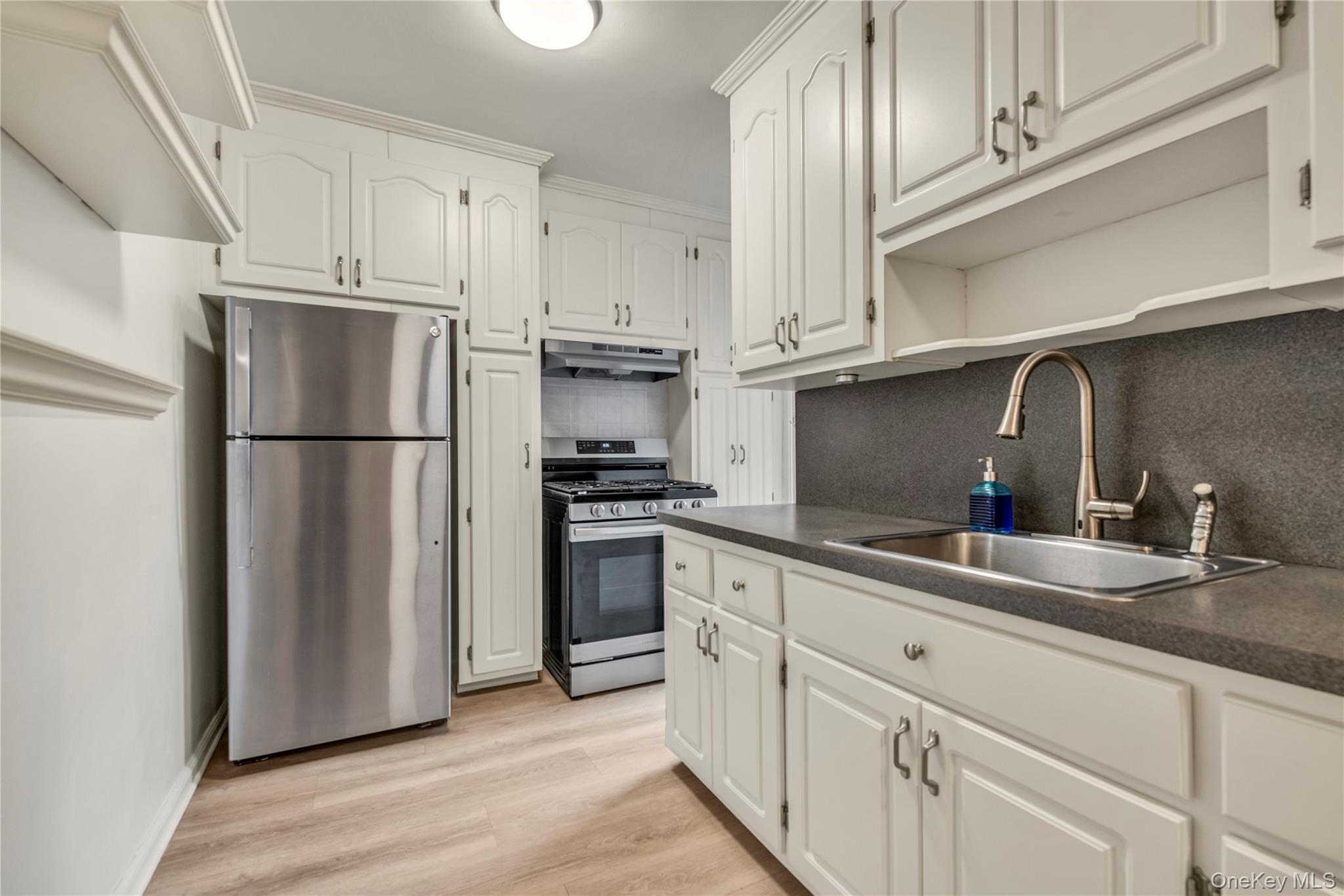 83-75 Woodhaven Boulevard 6u Property Photo 4