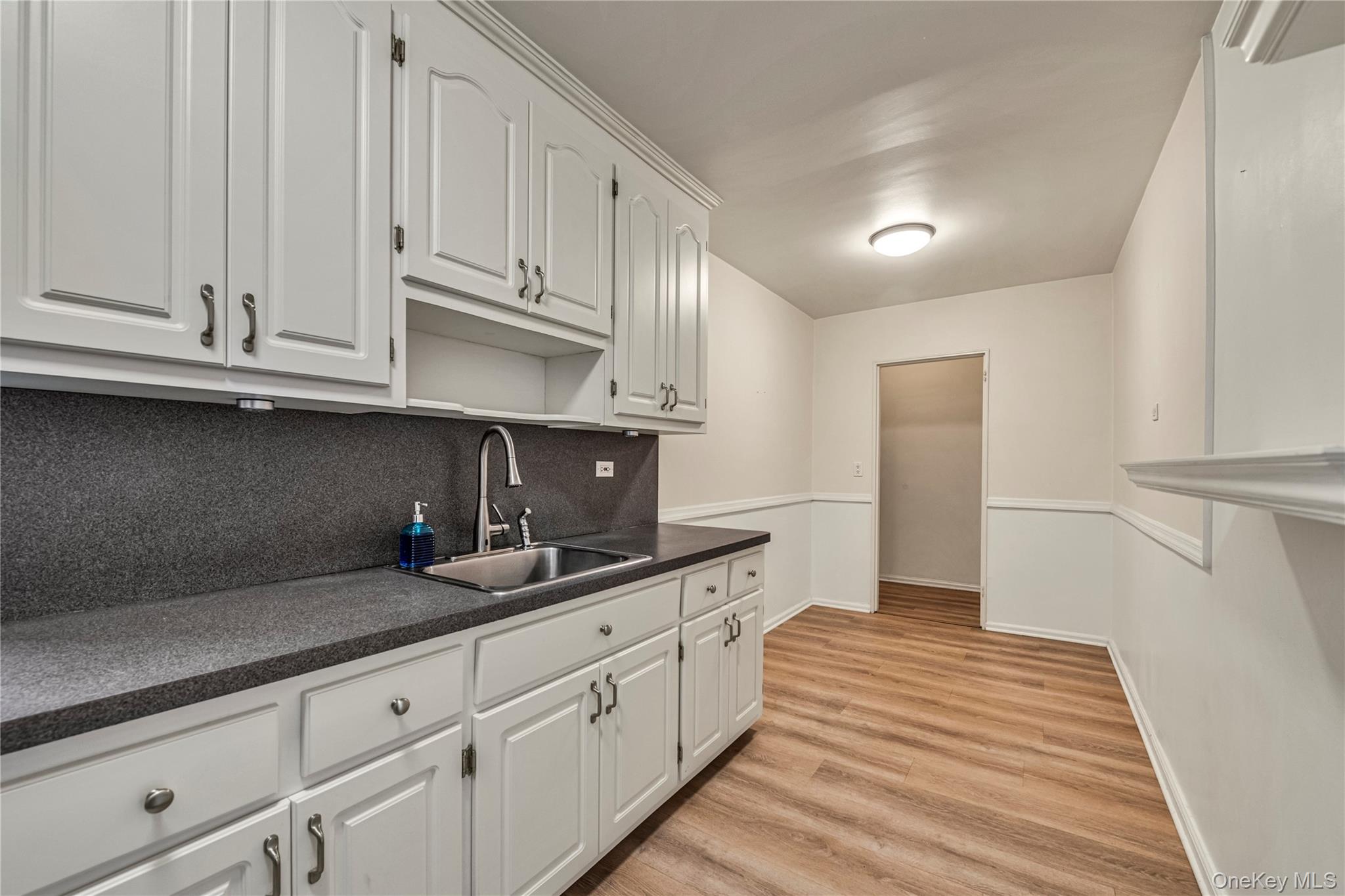 83-75 Woodhaven Boulevard 6u Property Photo 6
