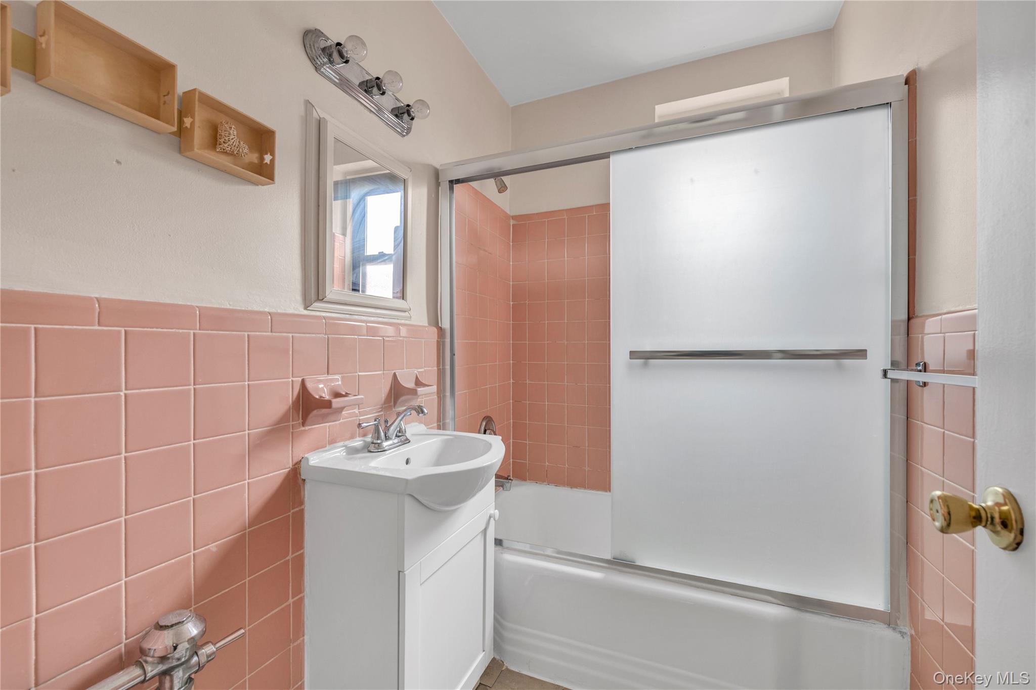 83-75 Woodhaven Boulevard 6u Property Photo 14