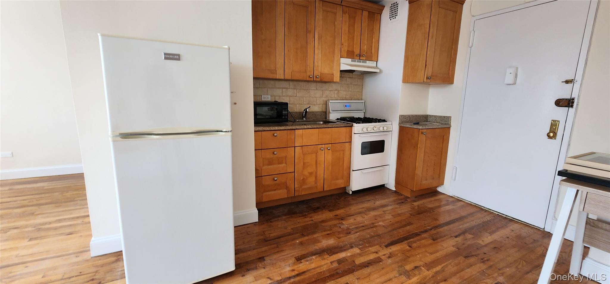 222-89 Braddock Ave 3-d Property Photo 3