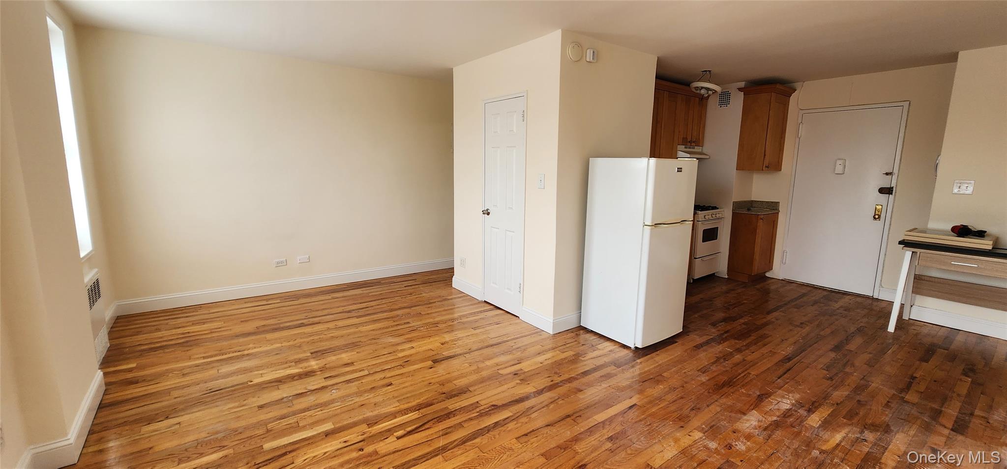 222-89 Braddock Ave 3-d Property Photo 6