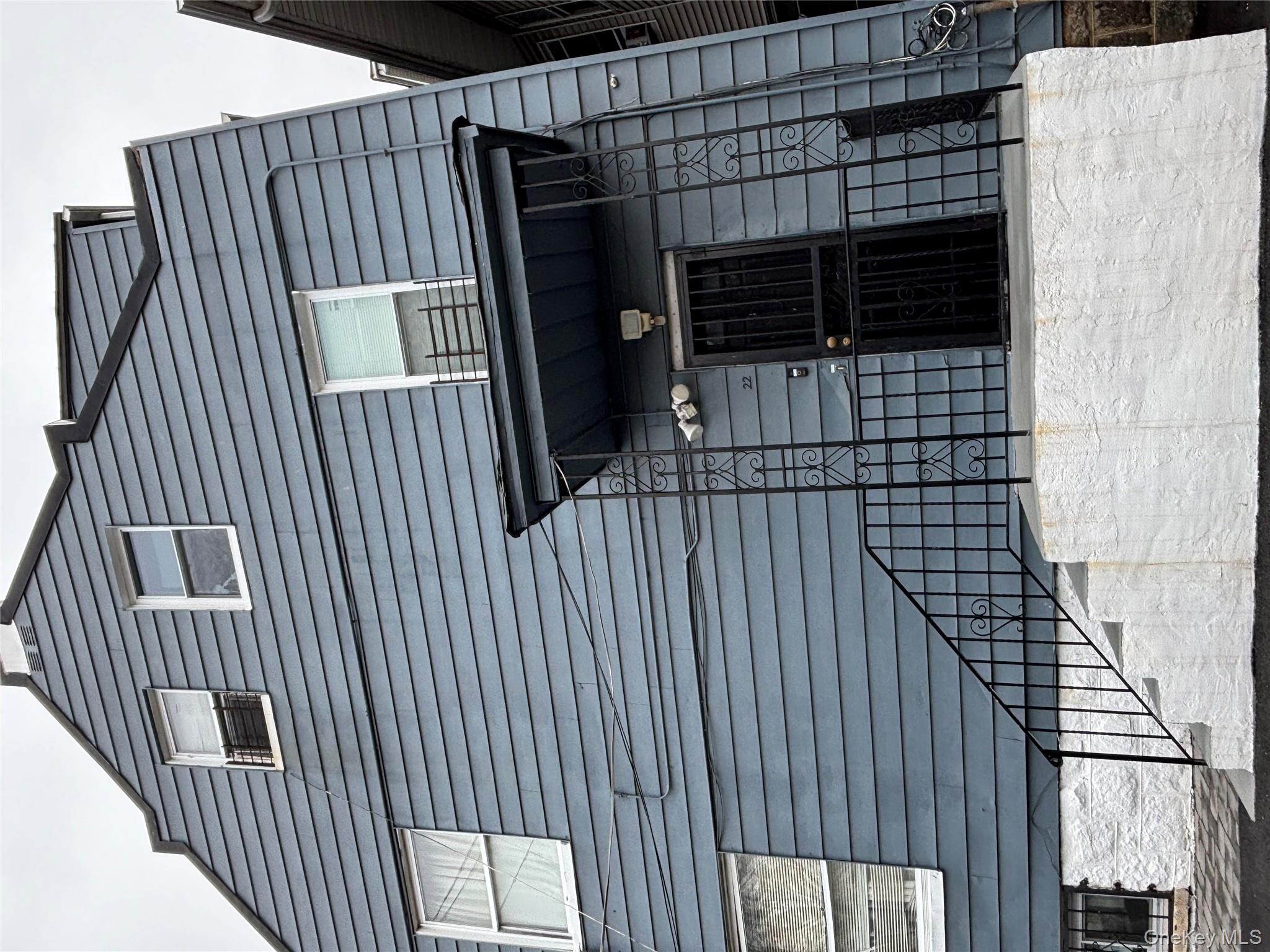 302 S 5th Avenue Property Photo 2