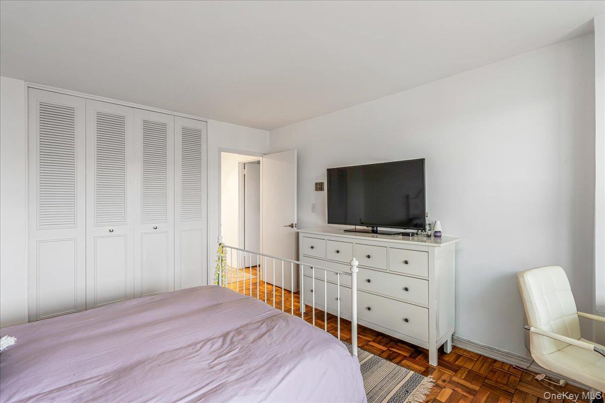 17-85 215th Street 16h Property Photo 16