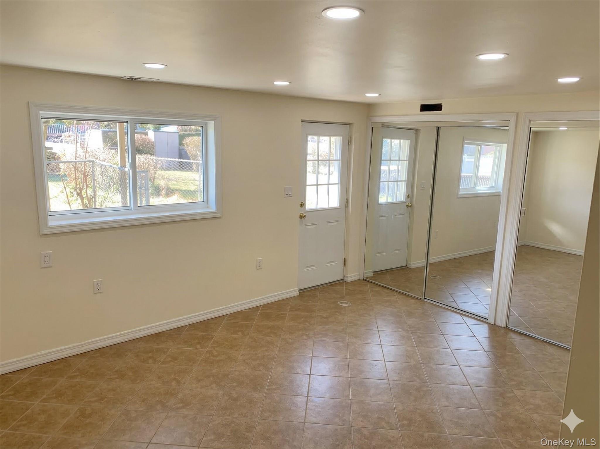 4216 E Tremont Avenue Property Photo 10
