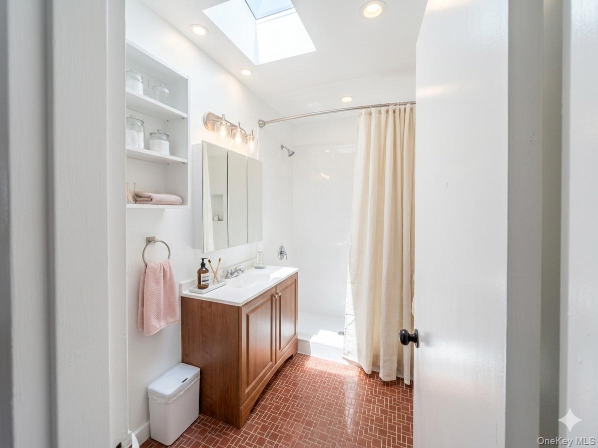 4216 E Tremont Avenue Property Photo 12