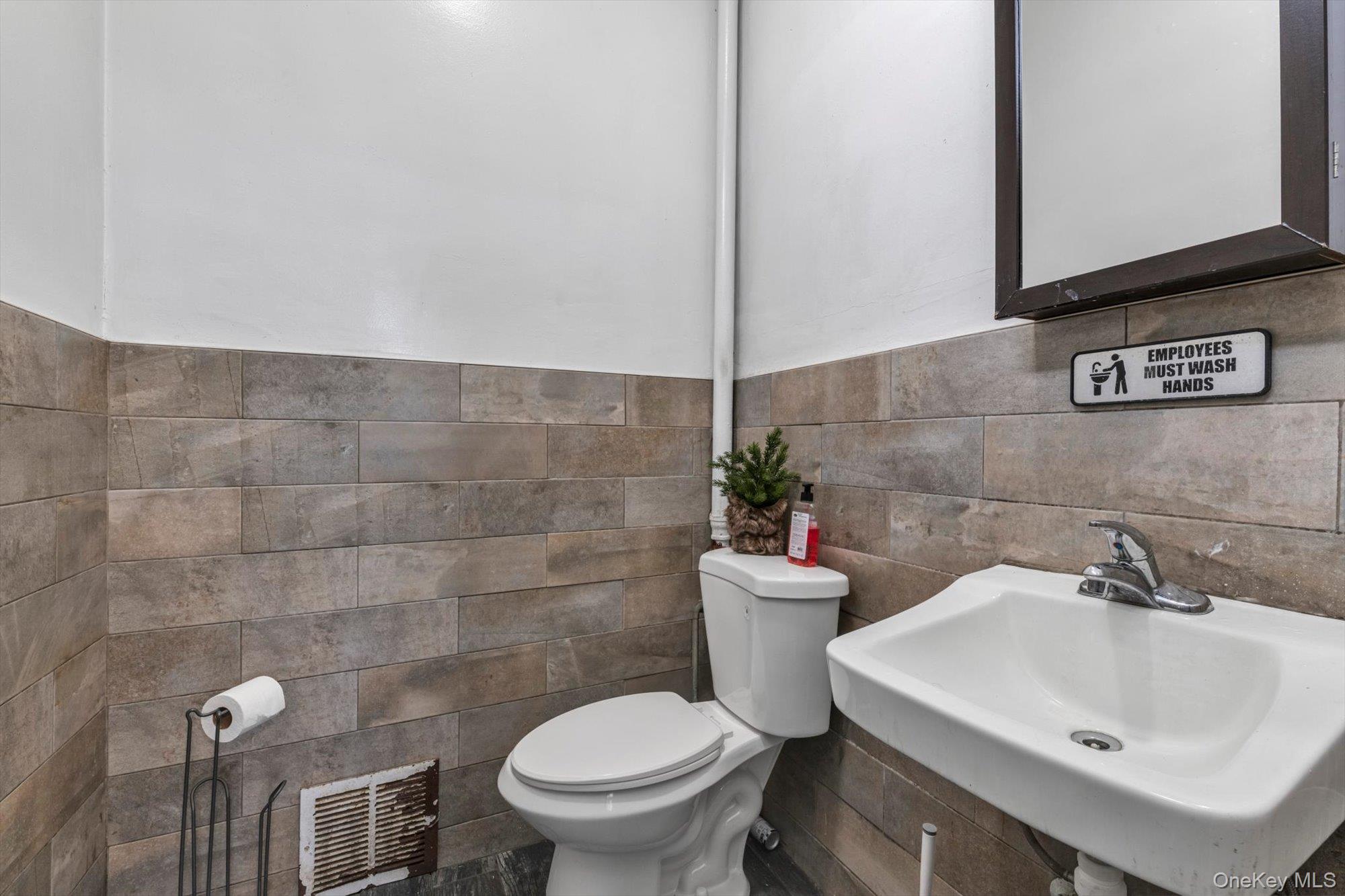 478 Jerusalem Avenue Property Photo 14