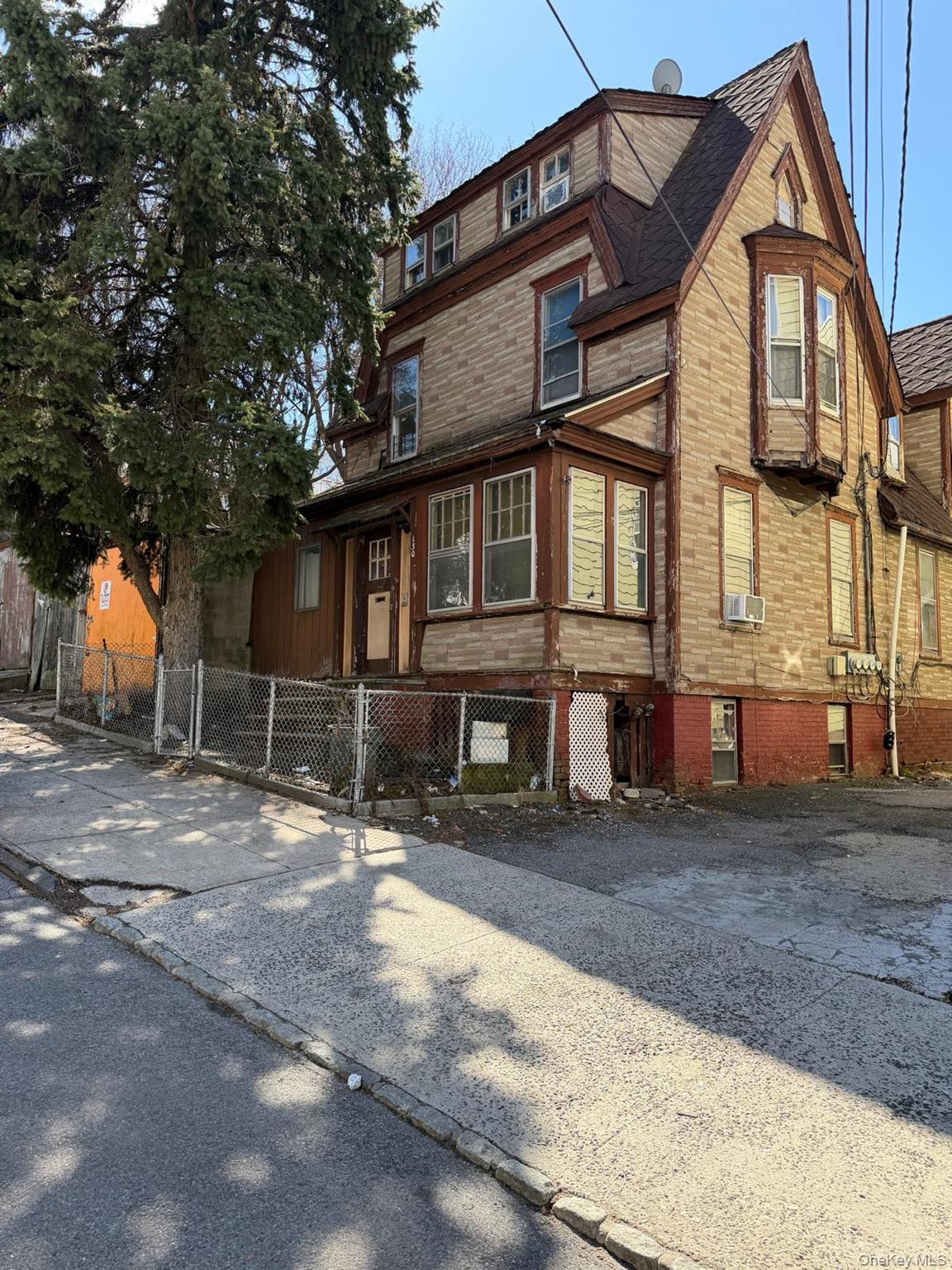 130 134 136 Oliver Avenue Property Photo 6