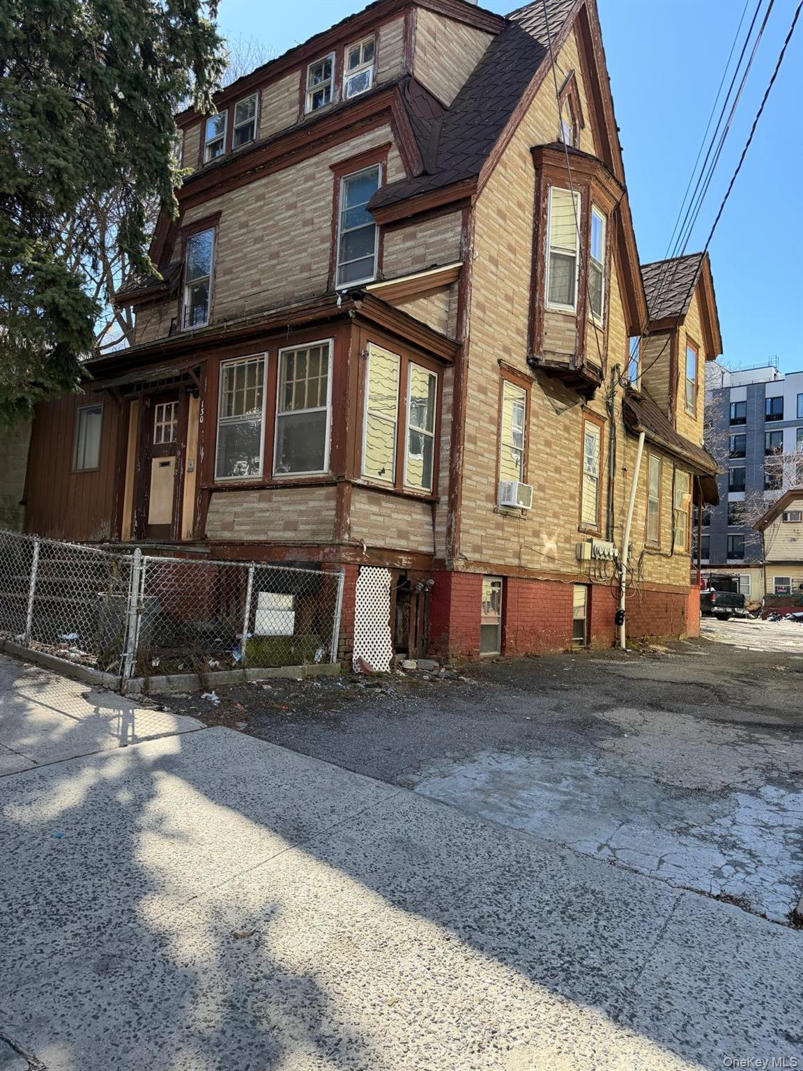 130 134 136 Oliver Avenue Property Photo 7