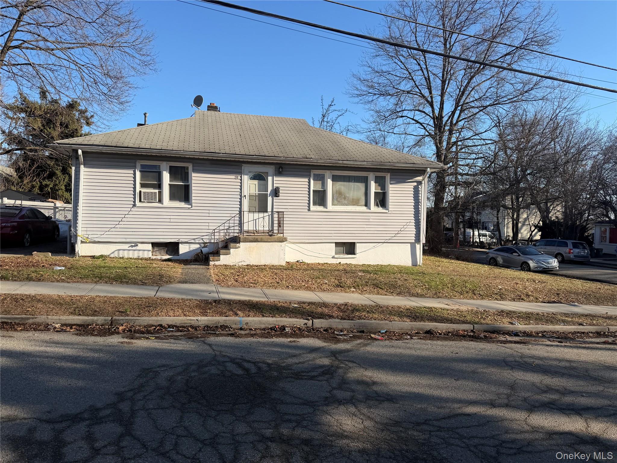 29 E Castle Avenue Property Photo 2