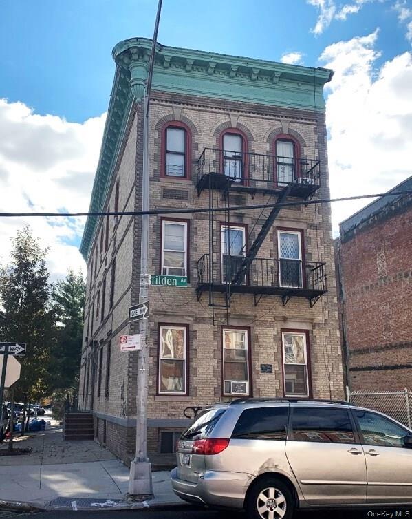 148 Lott St Property Photo 1