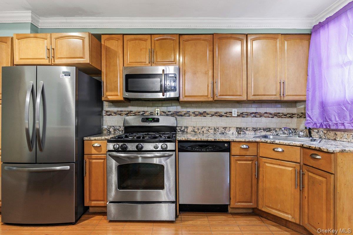 3241 Colden Avenue Property Photo 4