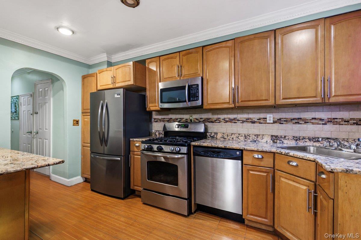 3241 Colden Avenue Property Photo 5