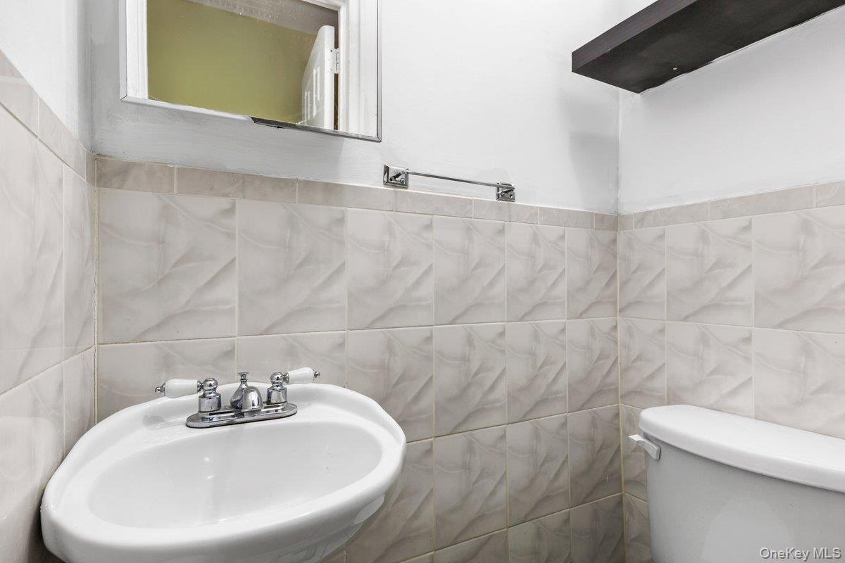 3241 Colden Avenue Property Photo 9