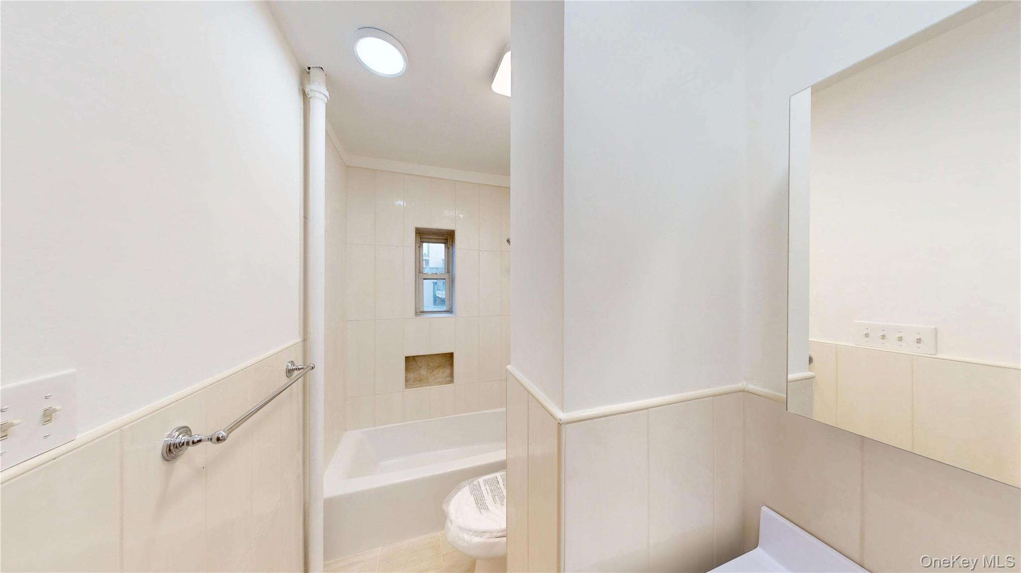 954 Manhattan Avenue Property Photo 2