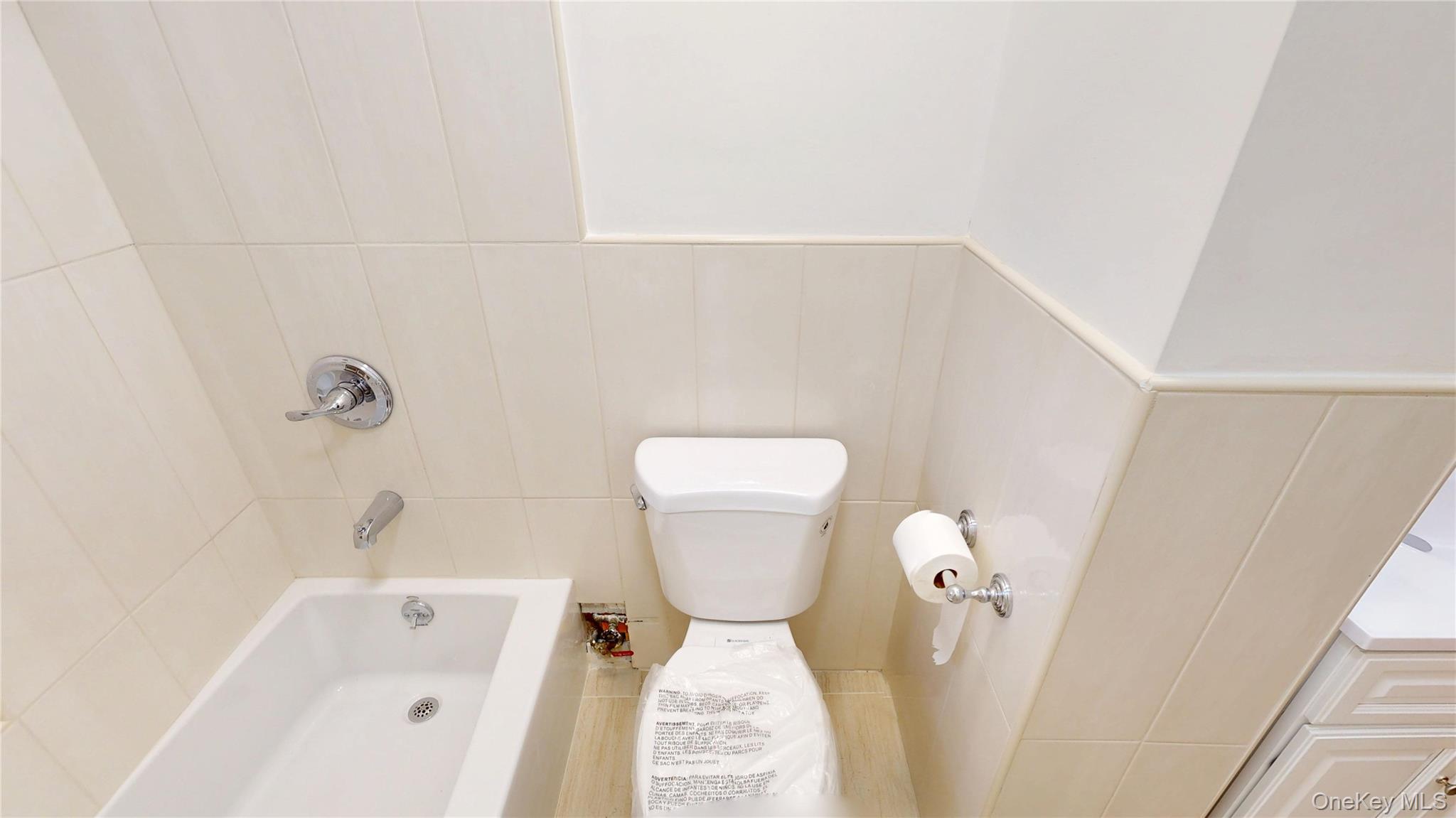 954 Manhattan Avenue Property Photo 3