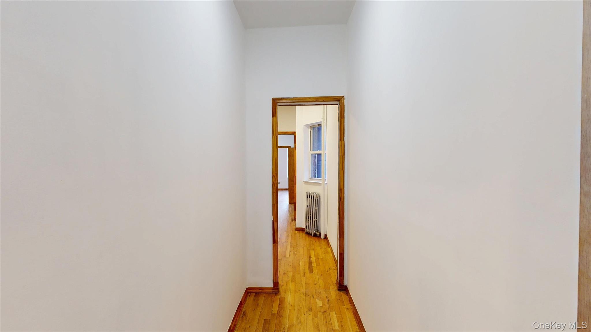 954 Manhattan Avenue Property Photo 5