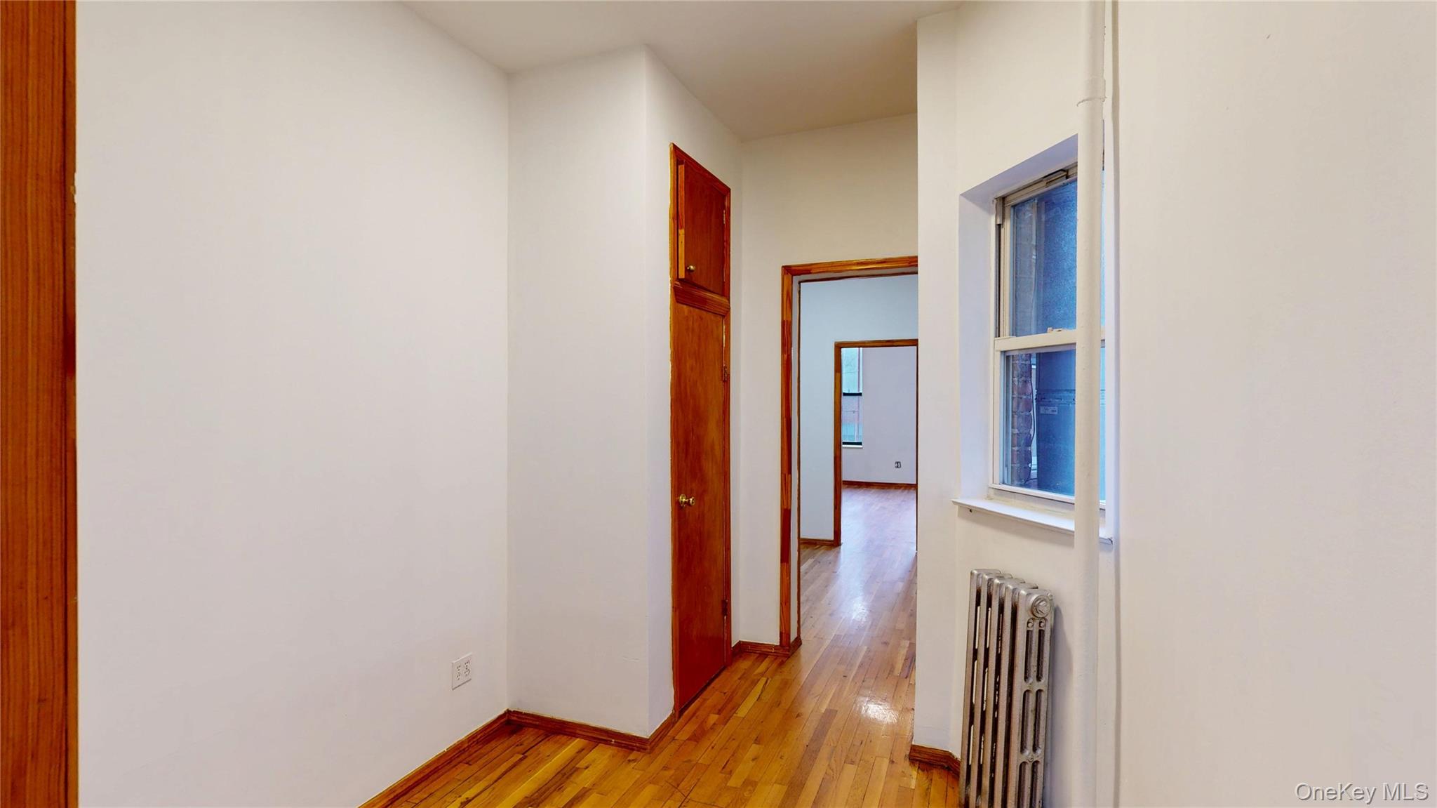 954 Manhattan Avenue Property Photo 6