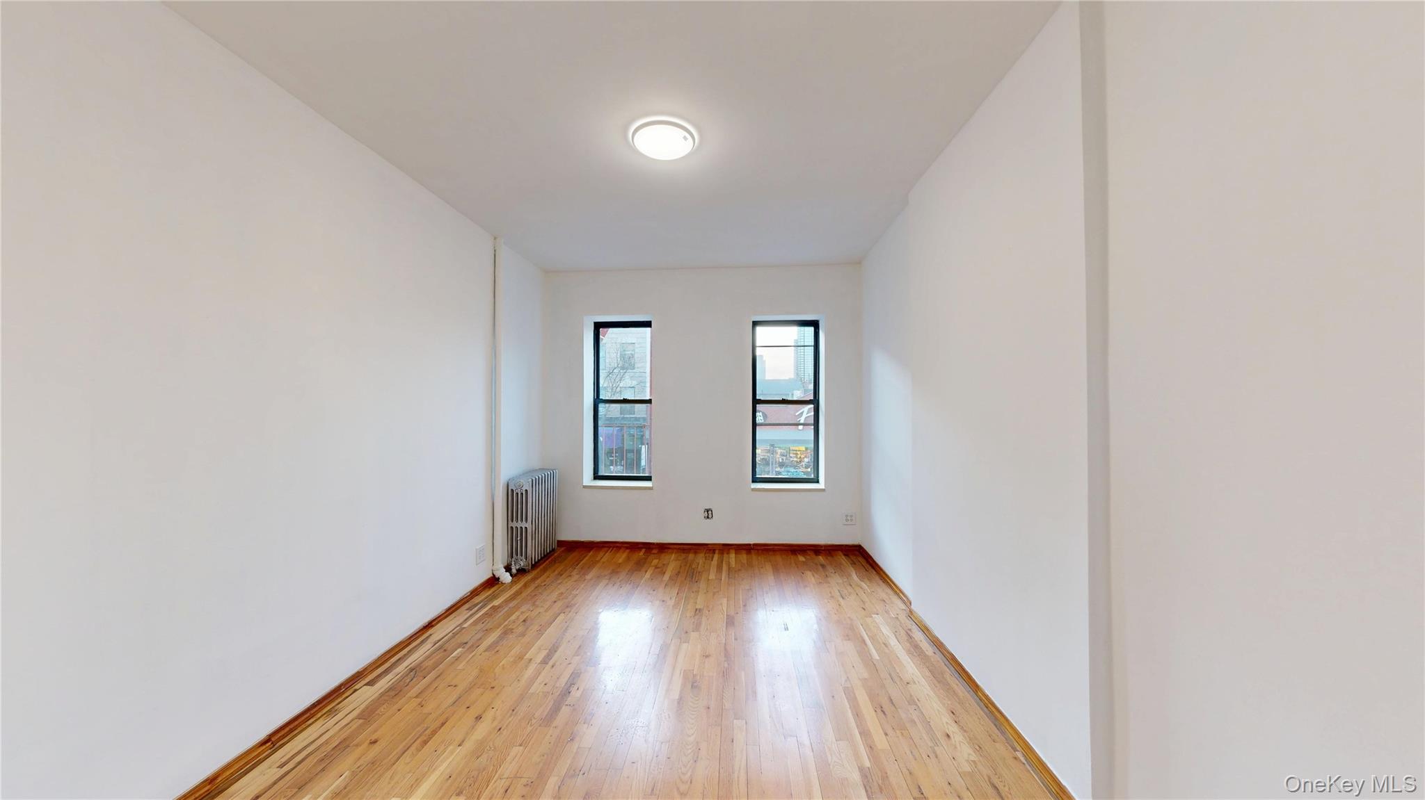 954 Manhattan Avenue Property Photo 8