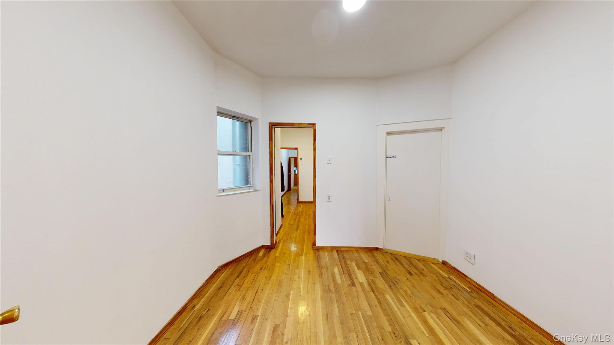954 Manhattan Avenue Property Photo 9