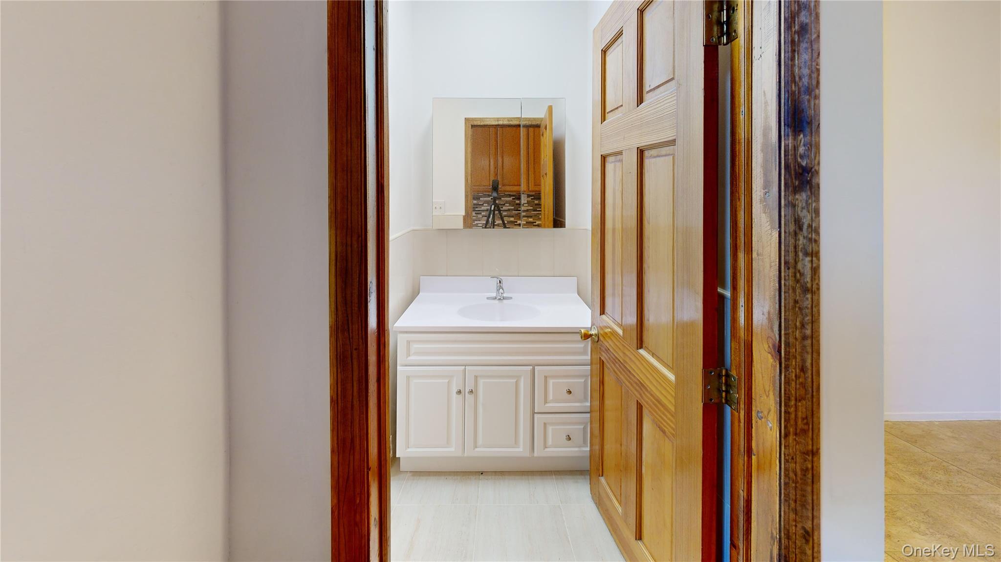 954 Manhattan Avenue Property Photo 13