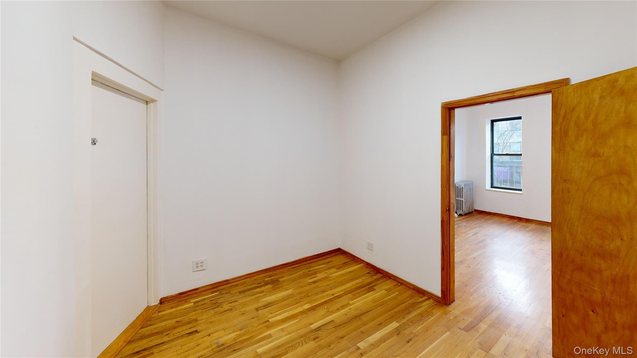954 Manhattan Avenue Property Photo 14